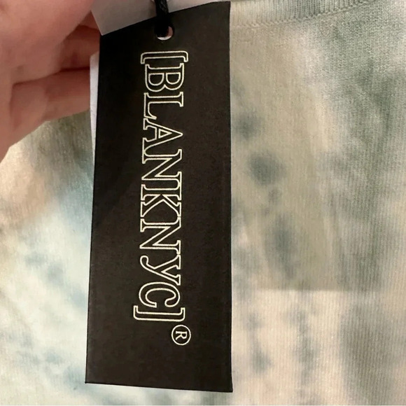 BlankNYC Women’s Long Sleeve Tie Dye Rounded Hem Crewneck Casual Shirt Sz XS NWT - Picture 5 of 10